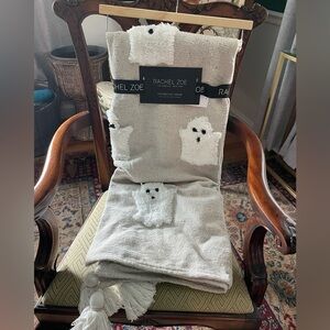Tik Tok viral Rachel Zoe ghosts blanket